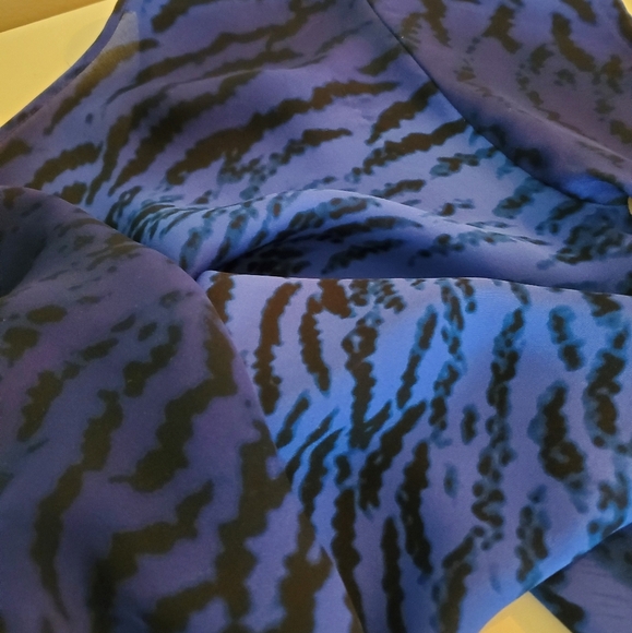 Aritzia Central Park West 100% silk shirt - Picture 6 of 11